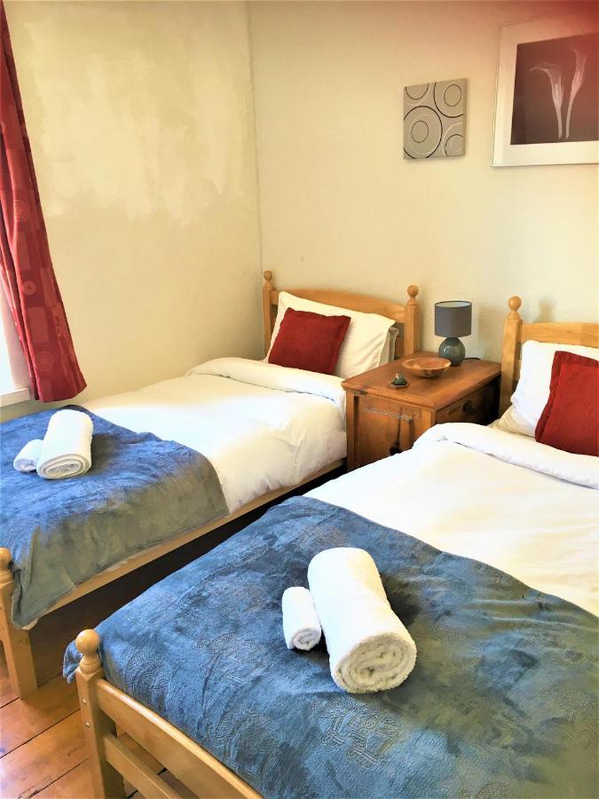Bed and Breakfast Heddfan à Llanboidy Extérieur photo