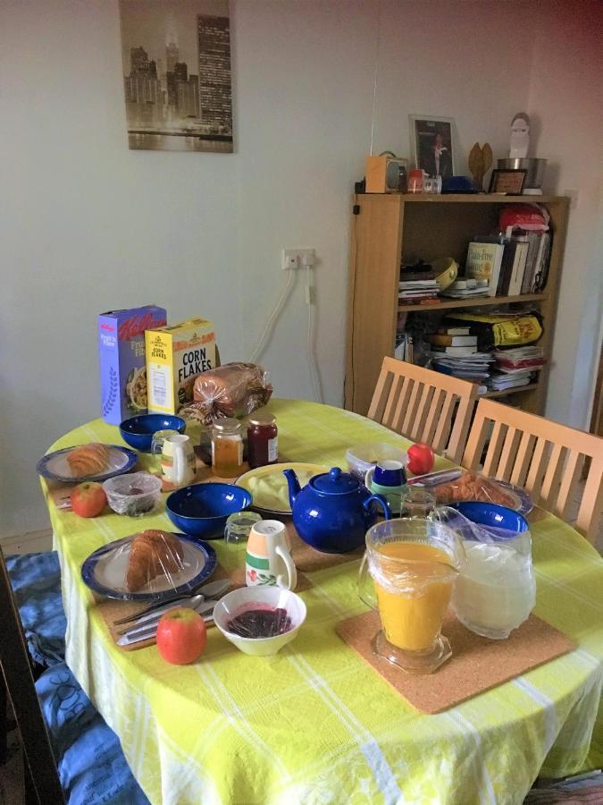 Bed and Breakfast Heddfan à Llanboidy Extérieur photo